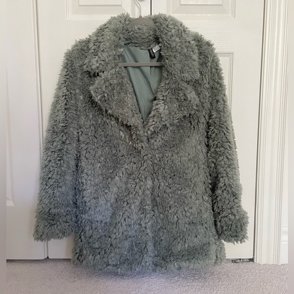 H&M Teddy Coat/Jacket - Picture 2 of 4